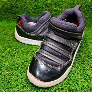 JORDAN | Youth Black Retro Patent Laceless Sneakers